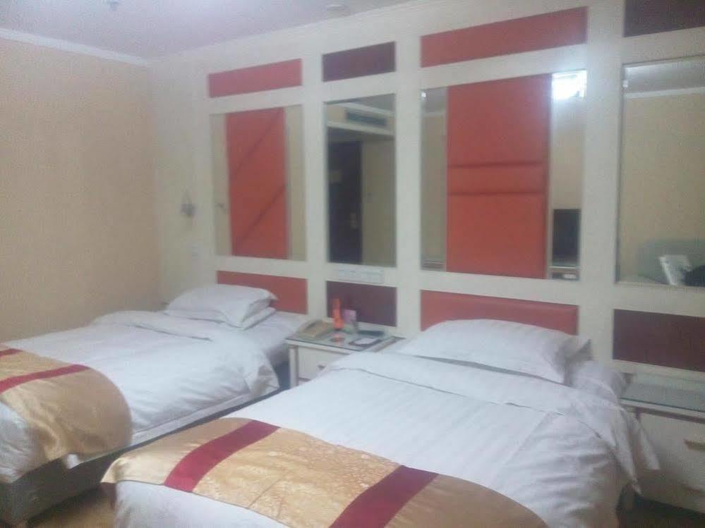 Jinan Yuquan Simpson Hotel Buitenkant foto