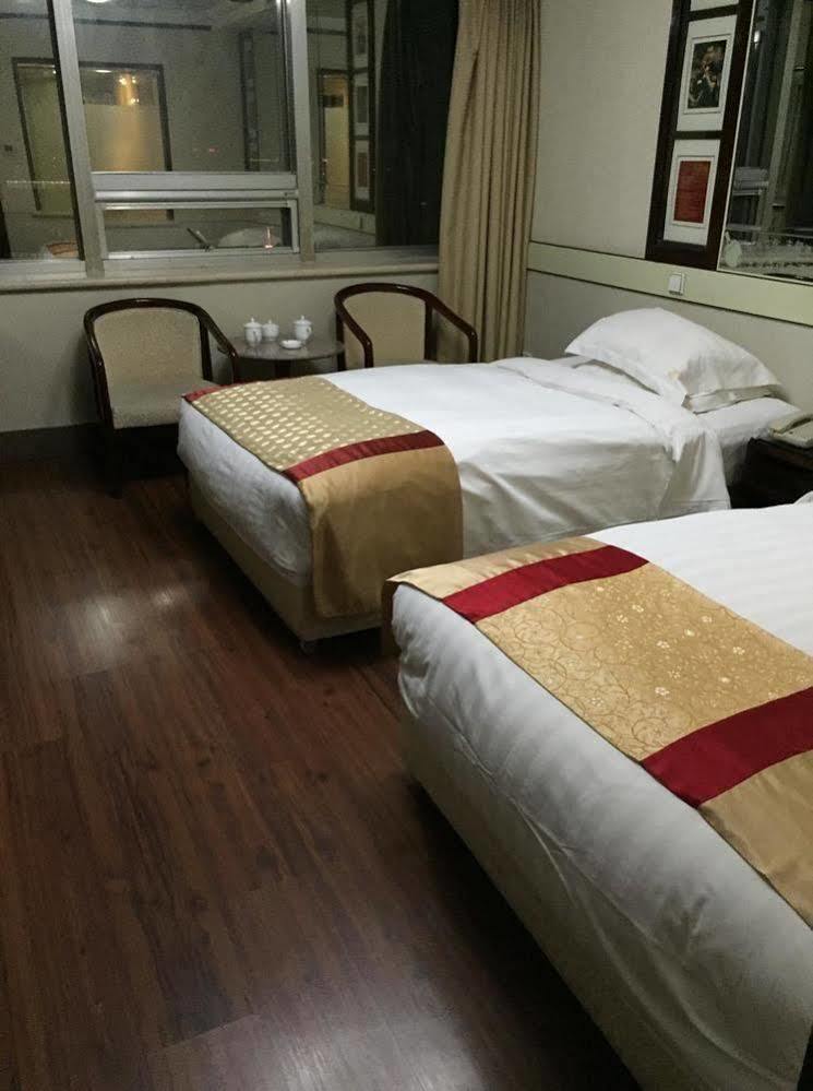 Jinan Yuquan Simpson Hotel Buitenkant foto