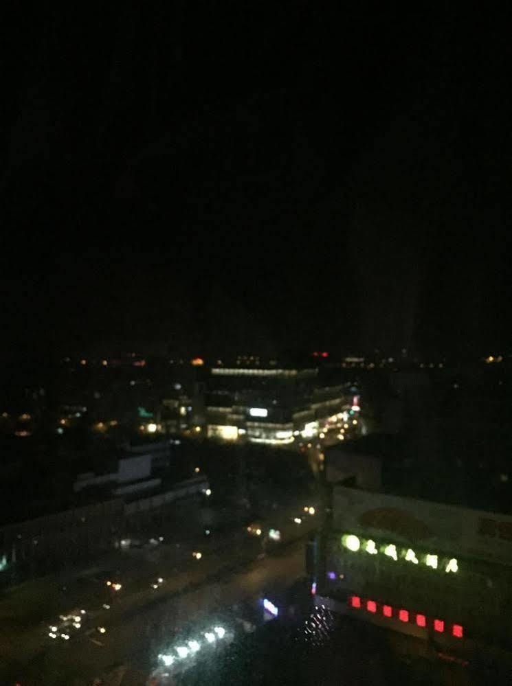 Jinan Yuquan Simpson Hotel Buitenkant foto